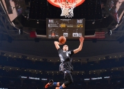 爆冷首场状态出色，曼联观众沸腾！，杜兰特重返赛场再创辉煌时刻